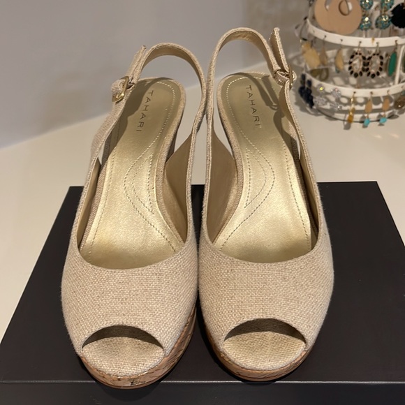 Tahari open toed wedges - Picture 2 of 6